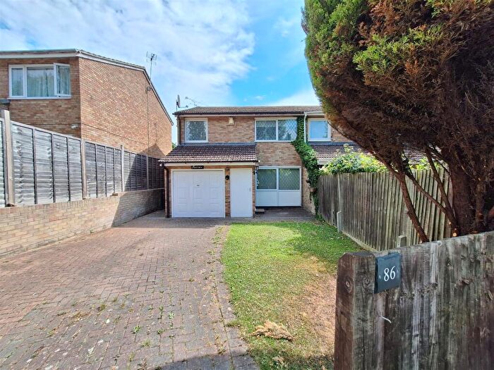 3 Bedroom Semi-Detached House To Rent In Lowfield Road, RG4