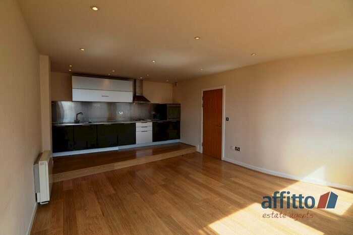 2 Bedroom Flat For Sale In Metropolitan Apartments, Lee Circle, Leicester, LE1