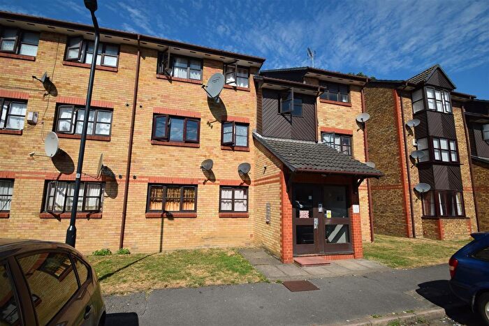 1 Bedroom Flat For Sale In Kestrel Close, Neasden, NW10