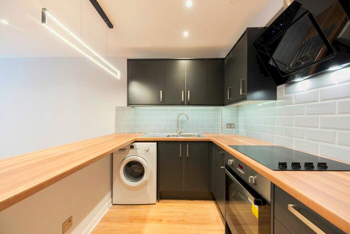 1 Bedroom Detached House To Rent In Rotherwood Close, Raynes Park, SW20