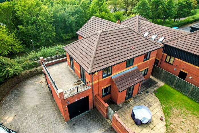4 Bedroom House To Rent In Winstanley Lane, Shenley Lodge, Milton Keynes, MK5