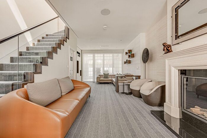 4 Bedroom Terraced House For Sale In Walton Street, London, SW3