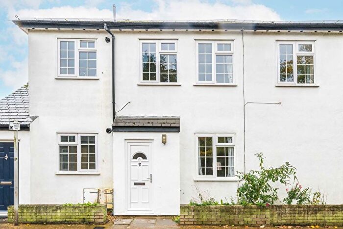 1 Bedroom Flat To Rent In Lion Road, Twickenham, TW1