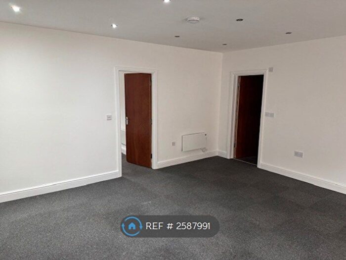 1 Bedroom Flat To Rent In Wood Street, Ashton-Under-Lyne, OL6