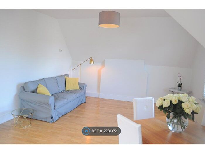 1 Bedroom Flat To Rent In Bedford Hill, London, SW12