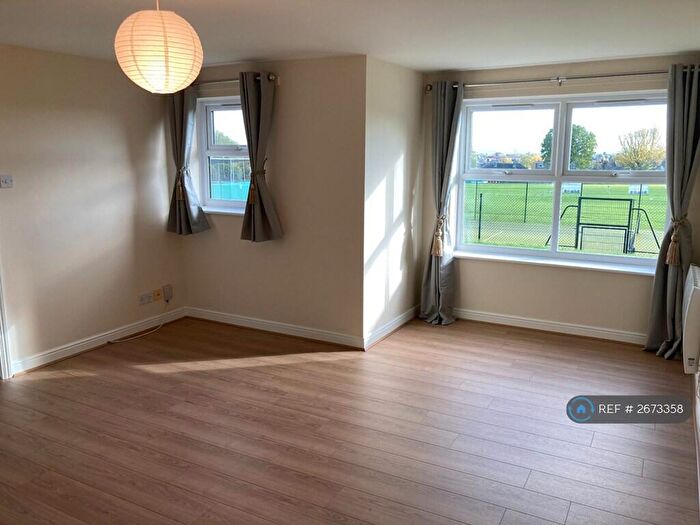 2 Bedroom Flat To Rent In Kirkland Drive, Enfield, EN2