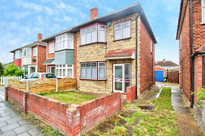3 Bedroom Semi-Detached House For Sale In Wantz Lane, Rainham, RM13