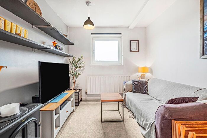 1 Bedroom Flat For Sale In Pendennis Road, London, SW16