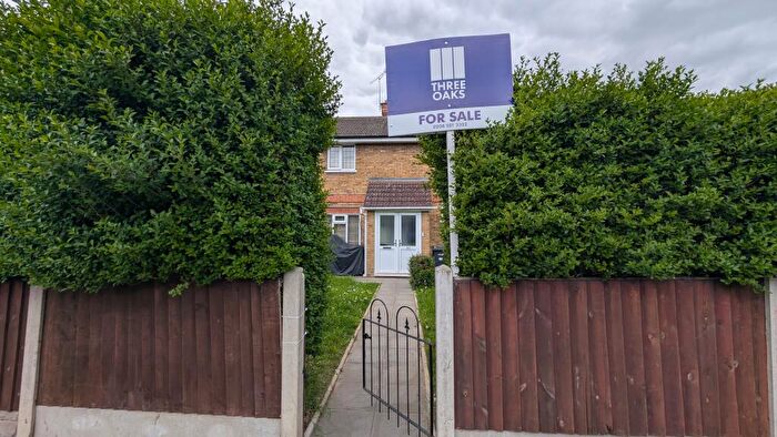 4 Bedroom End Of Terrace House For Sale In Fencepiece Road, Ilford, London, IG6