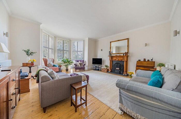 2 Bedroom Flat For Sale In Frant Road, Tunbridge Wells, TN2