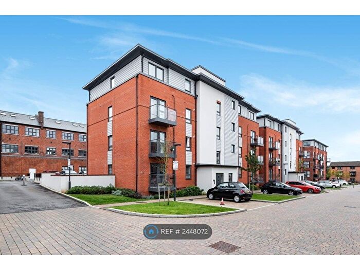 2 Bedroom Flat To Rent In Weldon Court, Watford, WD18