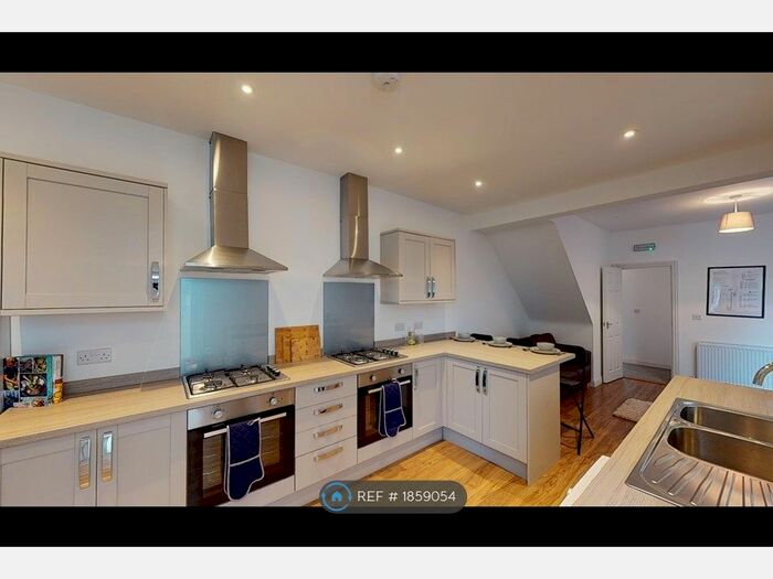 6 Bedroom Terraced House To Rent In Bradford Road, Southsea, PO5