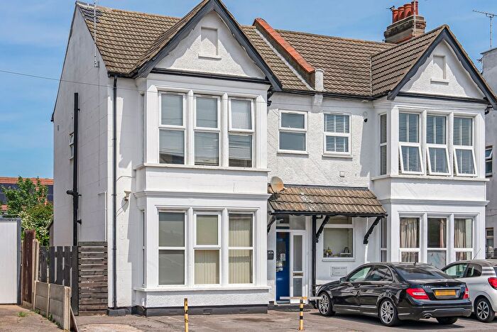 1 Bedroom Flat For Sale In Ambleside Drive, Southend-On-Sea, SS1