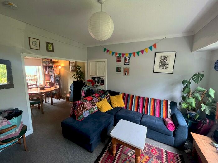 2 Bedroom Semi-Detached House To Rent In Robslee Crescent, Glasgow, G46