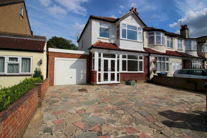 3 Bedroom House To Rent In Cranborne Avenue, Surbiton, KT6