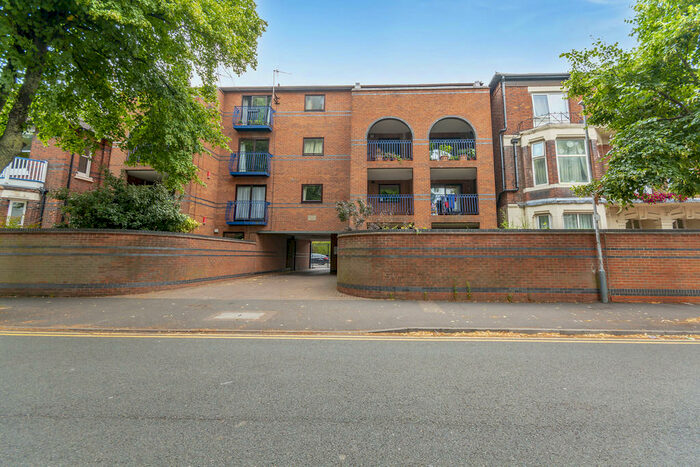 2 Bedroom Penthouse To Rent In Fox Road, West Bridgford, NG2