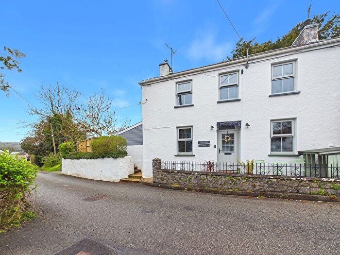 3 Bedroom Semi Detached House For Sale In St. Florence, Tenby, SA70