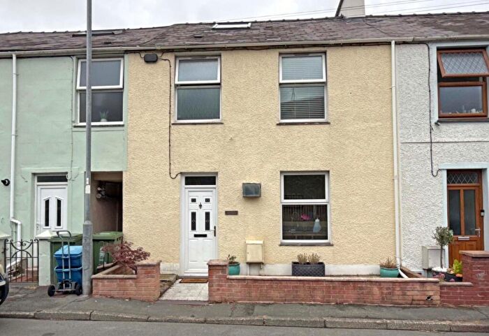 3 Bedroom Terraced House For Sale In Caernarfon Road, Y Felinheli, Gwynedd, LL56