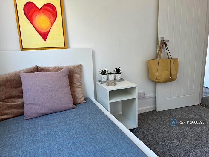3 Bedroom Flat To Rent In Hamilton Road, Reading, RG1