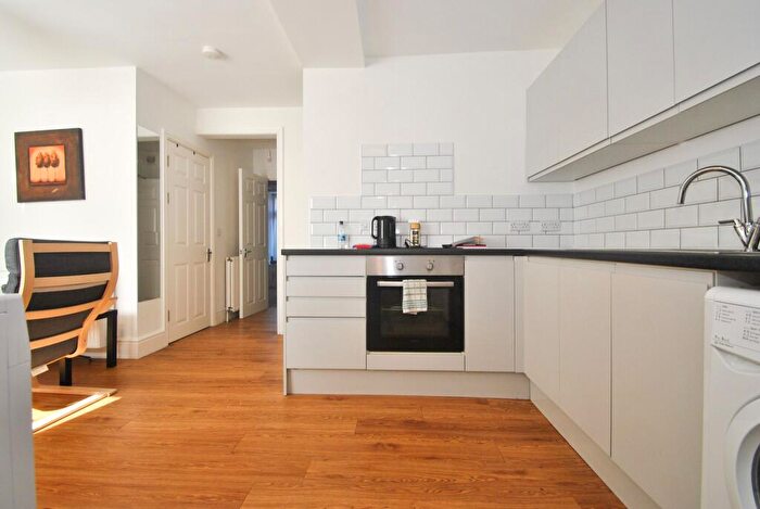 2 Bedroom Flat For Sale In Forest Road, Fishponds, Bristol, BS16