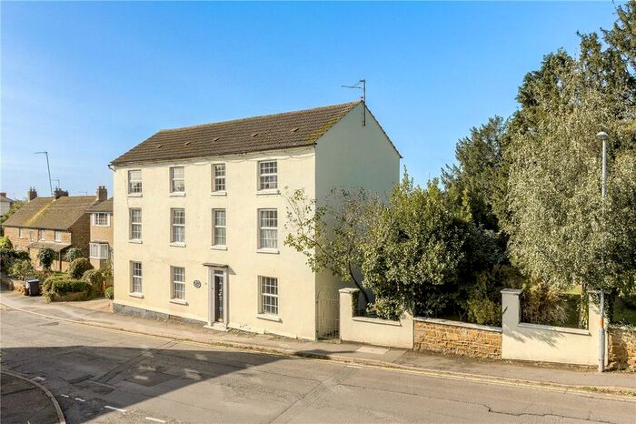 6 Bedroom Detached House For Sale In High Street, Wootton, Northampton, Northamptonshire, NN4