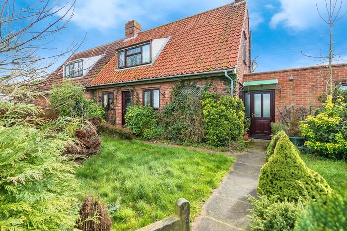 4 Bedroom Semi-Detached House For Sale In St. Cross South Elmham, Harleston, Suffolk, IP20