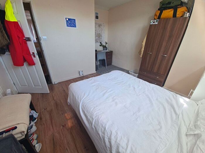 4 Bedroom Semi-detached House To Rent In Welton Place, Leeds, LS6