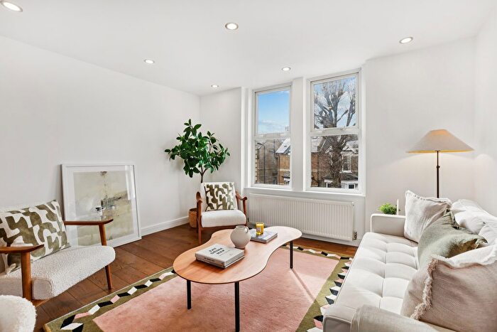 2 Bedroom Flat For Sale In Hastings Road, Ealing, London, W13