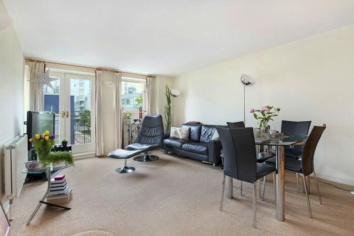 2 Bedroom Flat To Rent In River House, Northfields, Putney, London, SW18
