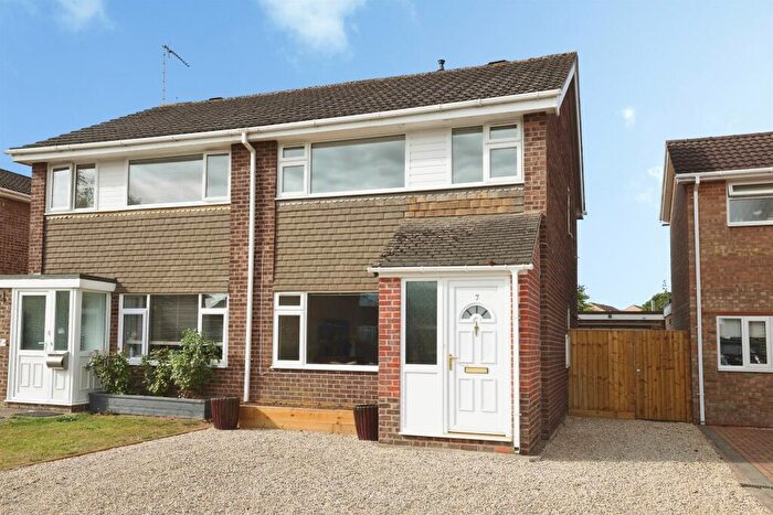 3 Bedroom Semi-Detached House For Sale In Heron Close, Calne, SN11