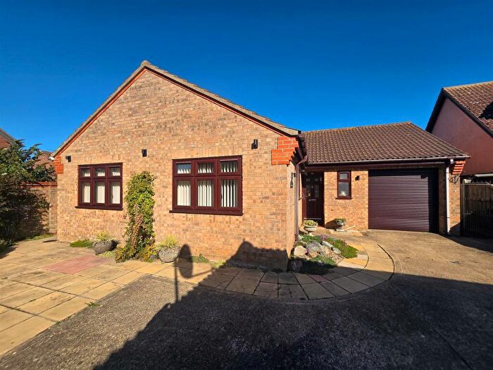 3 Bedroom Detached Bungalow For Sale In Fairisle Drive, Caister-On-Sea, NR30