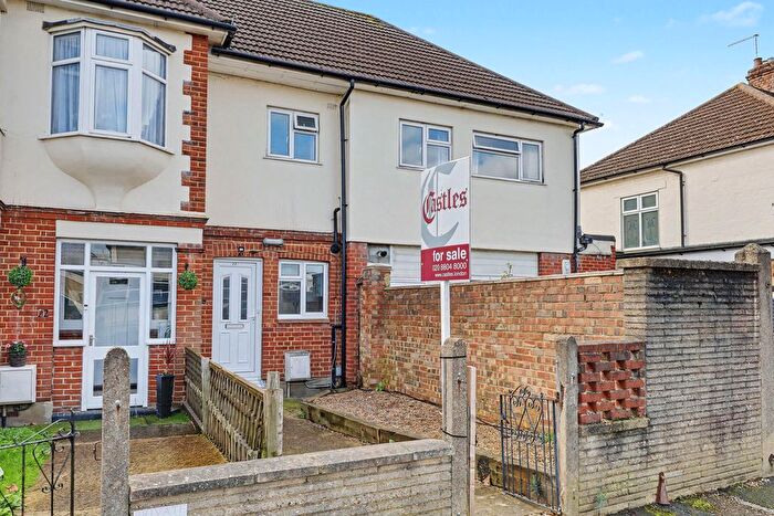 3 Bedroom Maisonette For Sale In Rosemary Avenue, Enfield, EN2