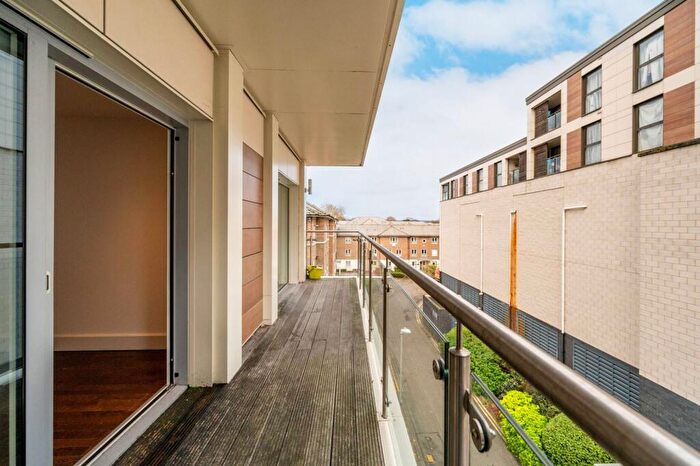 1 Bedroom Flat For Sale In Henry Macaulay Avenue, Kingston, Kingston Upon Thames, KT2