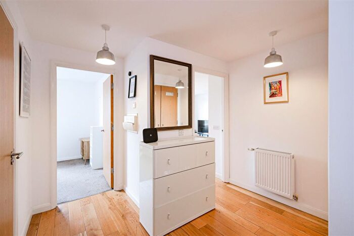 1 Bedroom Flat For Sale In Grange Park Road, London, E10