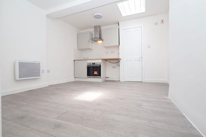 Studio To Rent In Lynmouth Road, London, N16