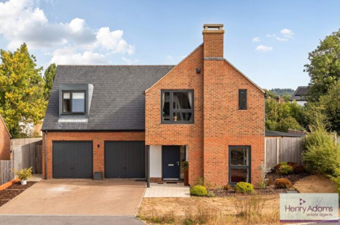 5 Bedroom Detached House For Sale In Francis Rose Way, Liss, GU33