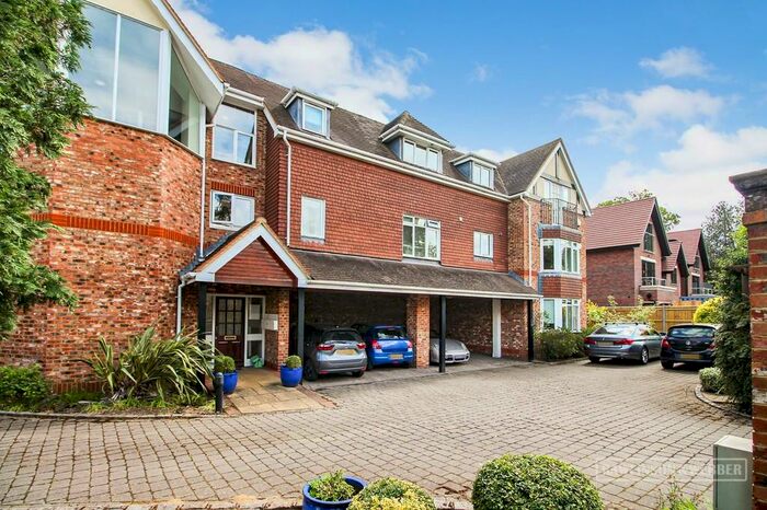 3 Bedroom Apartment To Rent In New Road, Esher, KT10