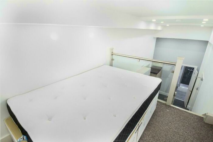 1 Bedroom House To Rent In South Street, London, RG1