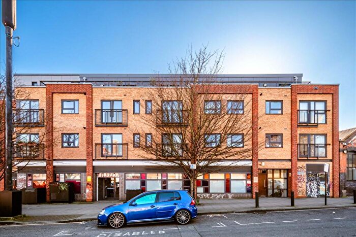 2 Bedroom Apartment For Sale In Chapter House, Bethnal Green, E2