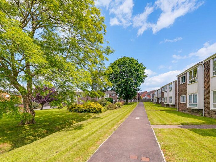 2 Bedroom Flat To Rent In Summer Court, Summerfields Avenue, Hailsham, BN27