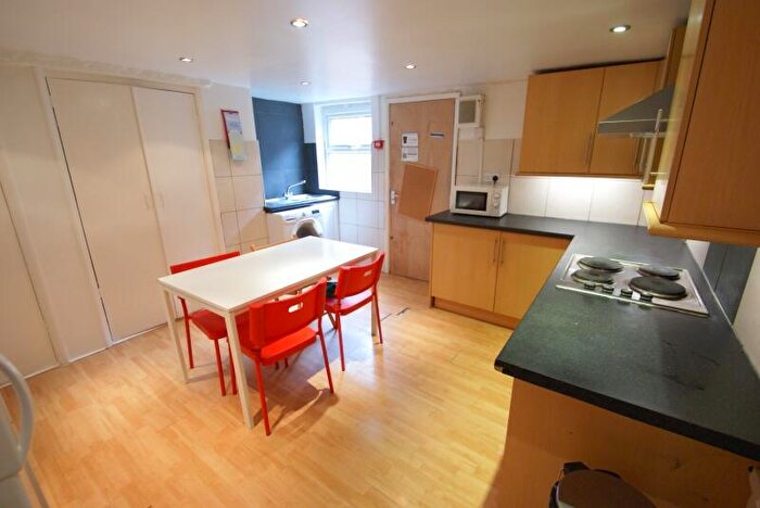 5 Bedroom Terraced House To Rent In Burchett Place, Woodhouse, Leeds, LS6