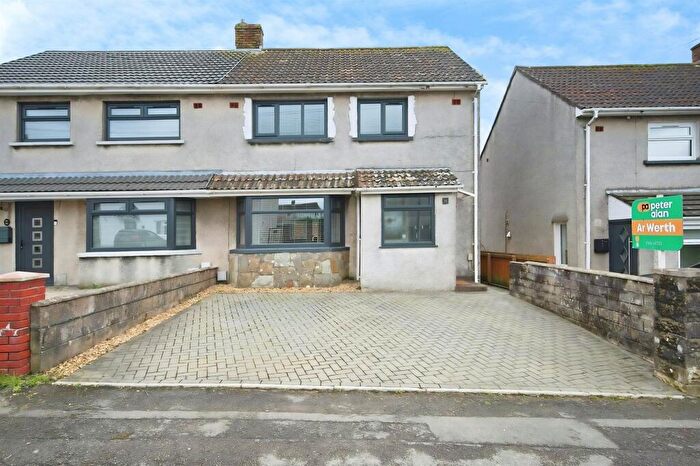 3 Bedroom Semi Detached House For Sale In Heol-Yr-Ysgol, Bridgend, CF31