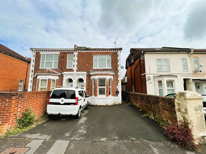 2 Bedroom Maisonette To Rent In Avenue Road, Southampton, SO14