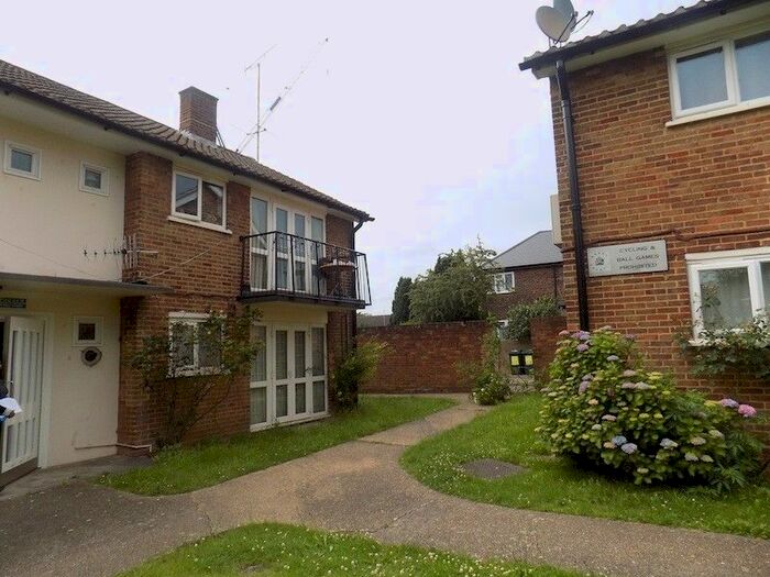 2 Bedroom Flat To Rent In Press Road, London NW10