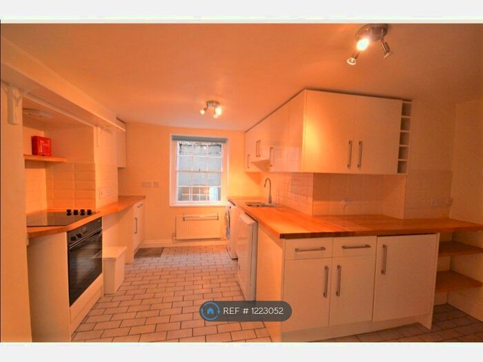 2 Bedroom Maisonette To Rent In Weymouth Street, Bath, BA1