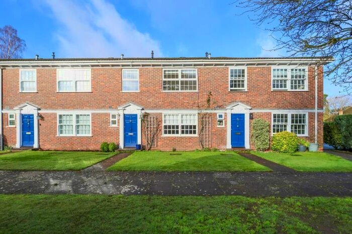 4 Bedroom Town House To Rent In Gower Road, Weybridge, Surrey, KT13