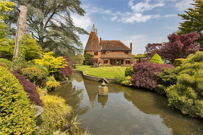 3 Bedroom Detached House For Sale In Staplehurst Road, Marden, Tonbridge, Kent, TN12