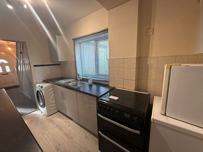 4 Bedroom Semi-detached House To Rent In Southlea Avenue, Leamington Spa, CV31