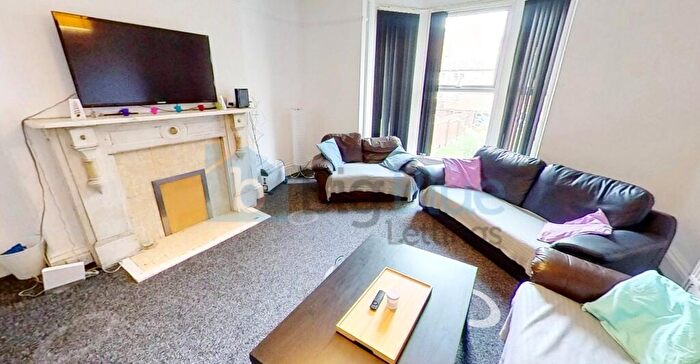 9 Bedroom House To Rent In Belle Vue Road, Leeds, LS3