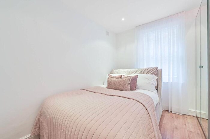 1 Bedroom Flat For Sale In Willoughby Road, Hampstead, London, NW3